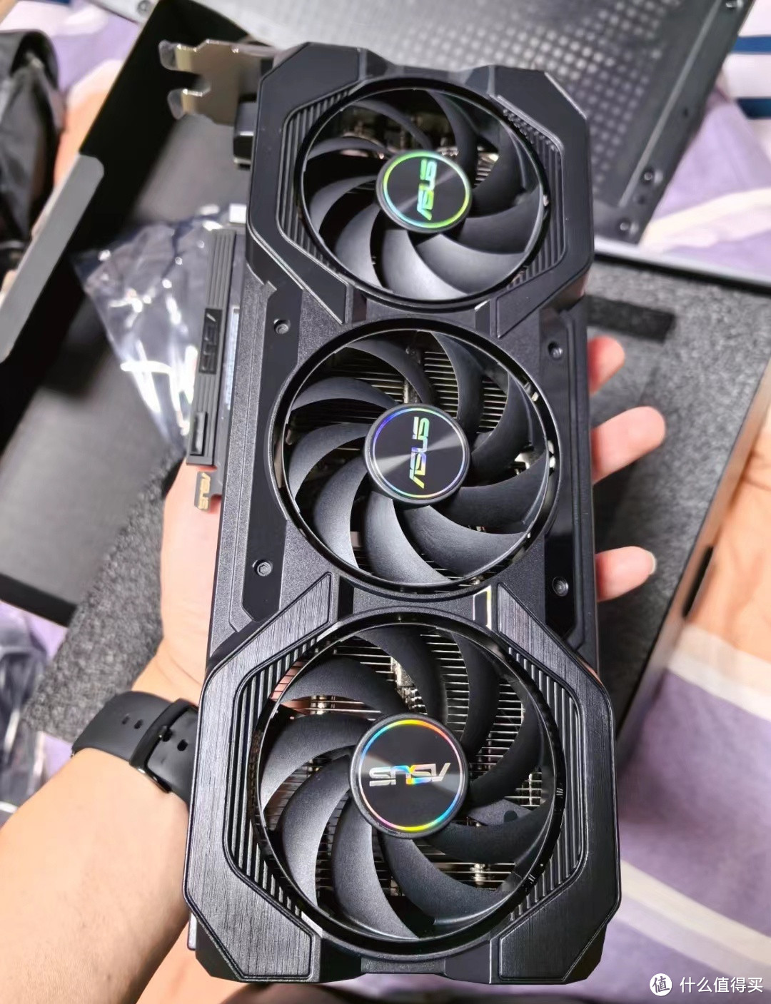 华硕巨齿鲨4060 Ti 显卡：电竞玩家的性价比之选