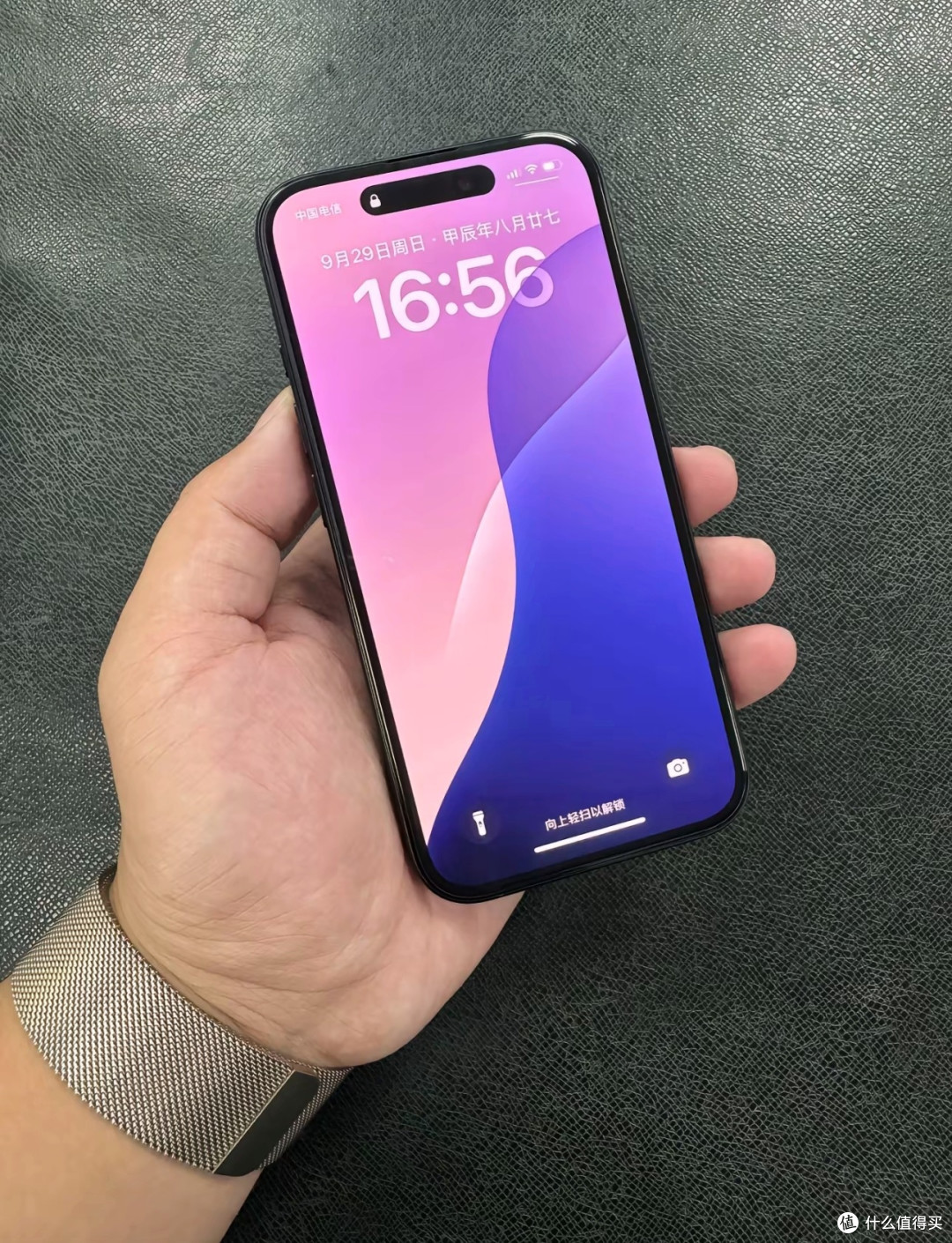 iPhone 16 第一感觉就是轻薄精致。