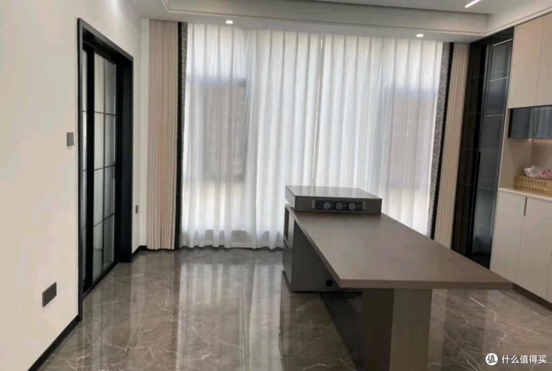 家庭空间焕新记:岛台餐桌一体带来的惊喜