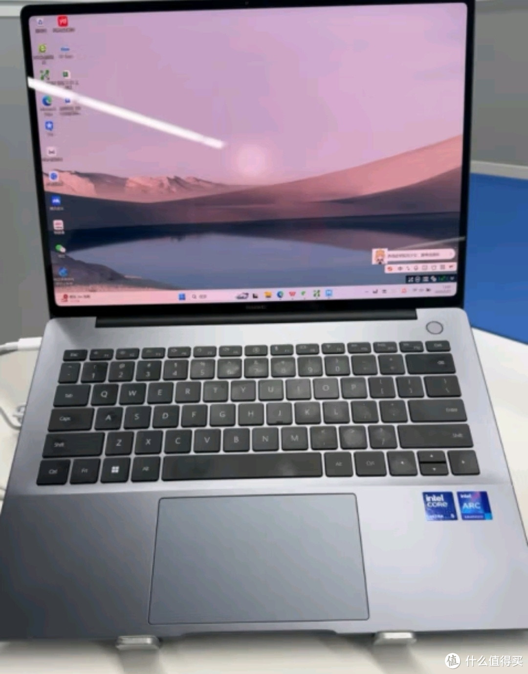 华为MateBook 14 酷睿 Ultra：颠覆想象，触控未来！💻✨