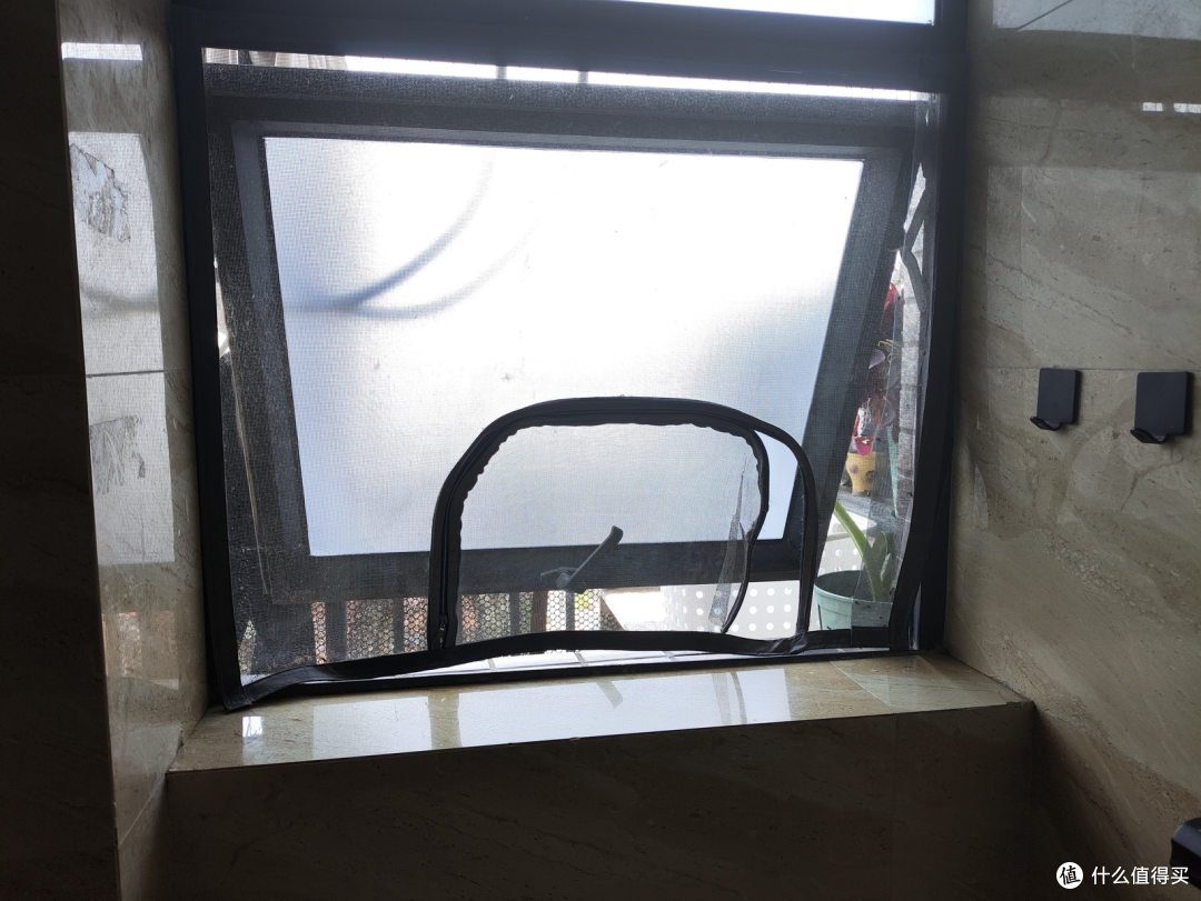 夏天蚊子没门!亲手DIY 带宠物门的防蚊纱窗,我真棒!