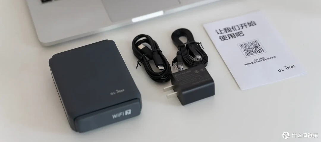 自带触摸屏、WiFi 7、OpenWRT、双2.5G!GL.iNet BE3600路由器