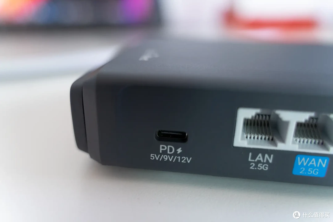 自带触摸屏、WiFi 7、OpenWRT、双2.5G!GL.iNet BE3600路由器