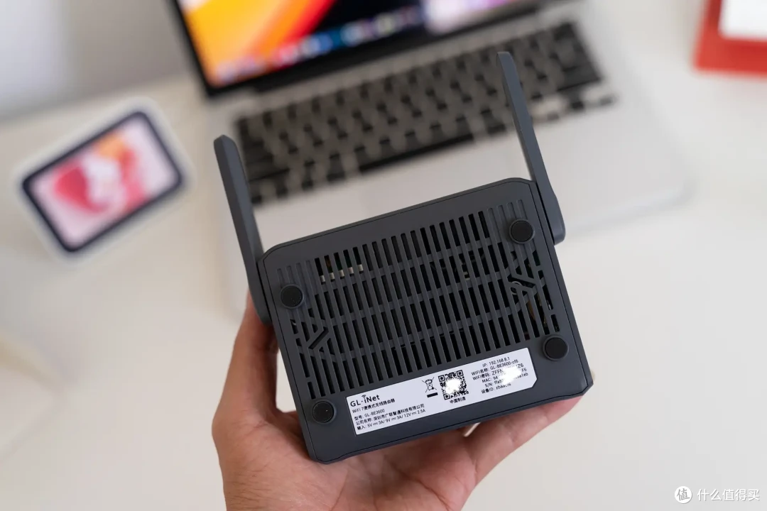 自带触摸屏、WiFi 7、OpenWRT、双2.5G!GL.iNet BE3600路由器