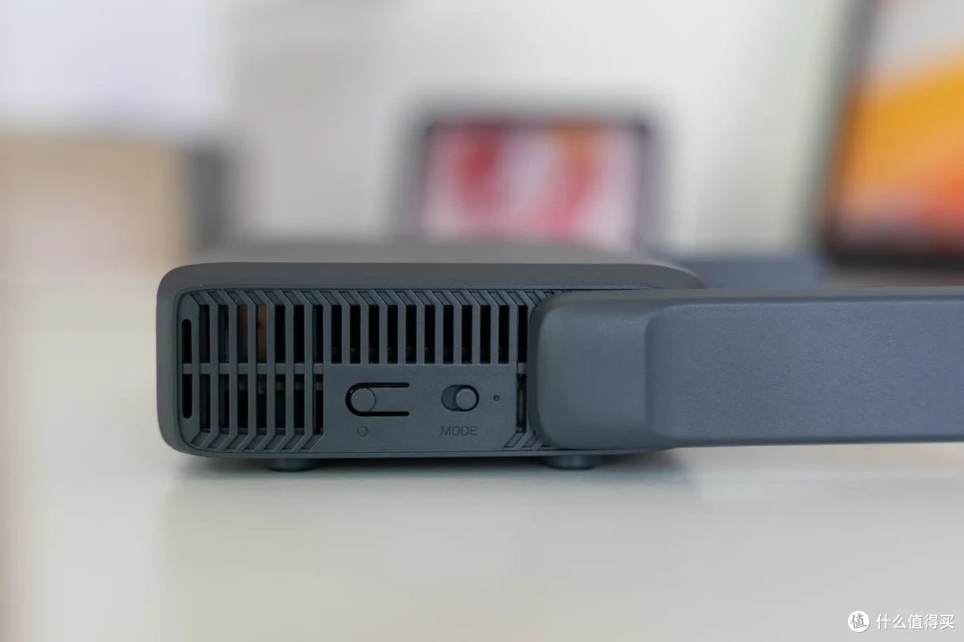 自带触摸屏、WiFi 7、OpenWRT、双2.5G!GL.iNet BE3600路由器