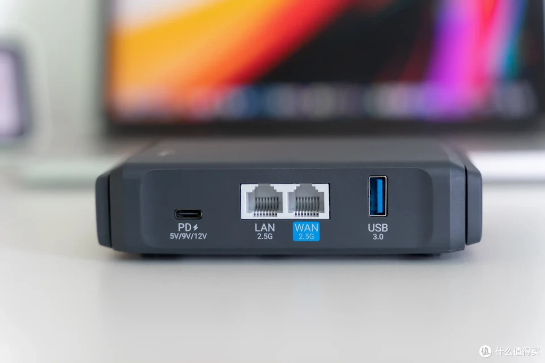 自带触摸屏、WiFi 7、OpenWRT、双2.5G!GL.iNet BE3600路由器