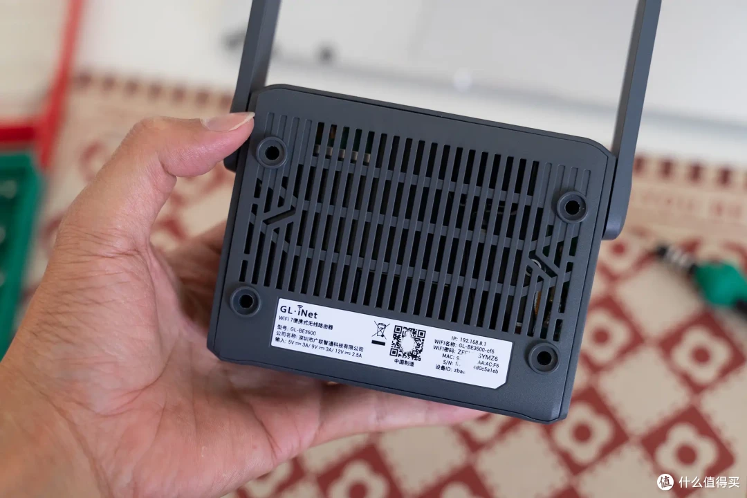 自带触摸屏、WiFi 7、OpenWRT、双2.5G!GL.iNet BE3600路由器