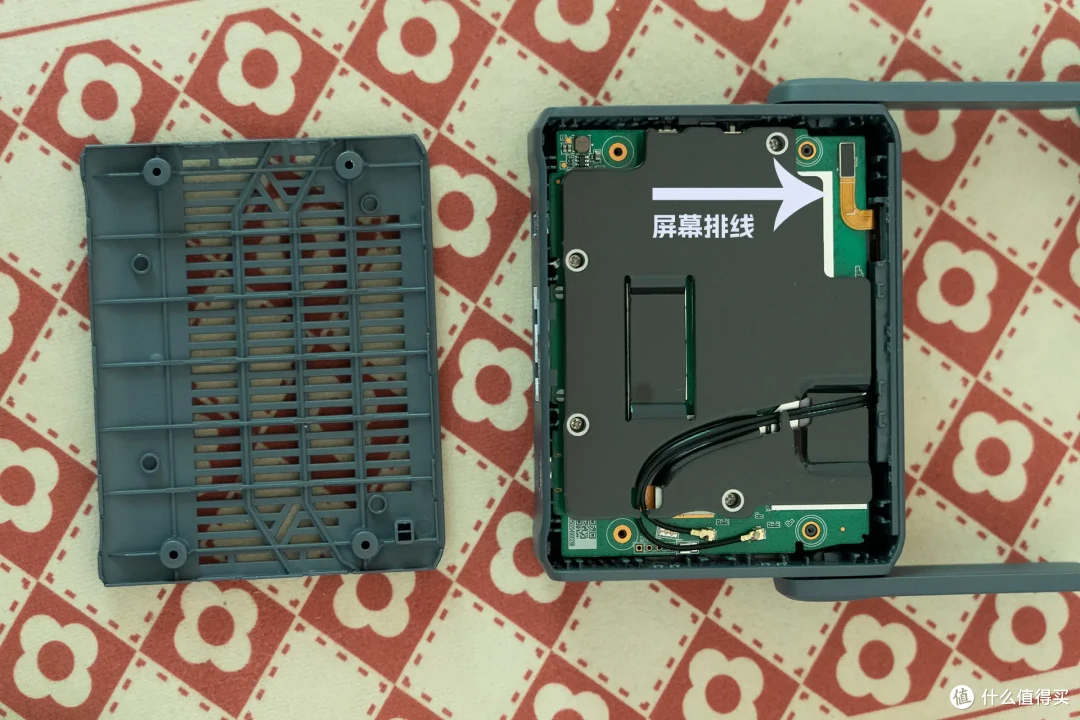 自带触摸屏、WiFi 7、OpenWRT、双2.5G!GL.iNet BE3600路由器