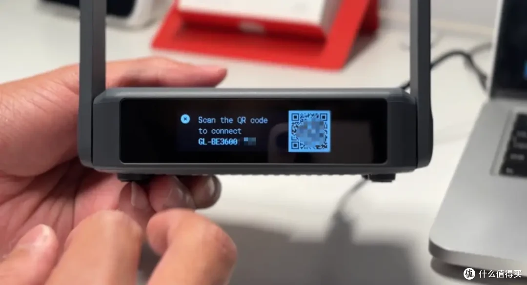 自带触摸屏、WiFi 7、OpenWRT、双2.5G!GL.iNet BE3600路由器