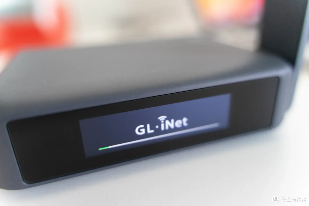 自带触摸屏、WiFi 7、OpenWRT、双2.5G!GL.iNet BE3600路由器