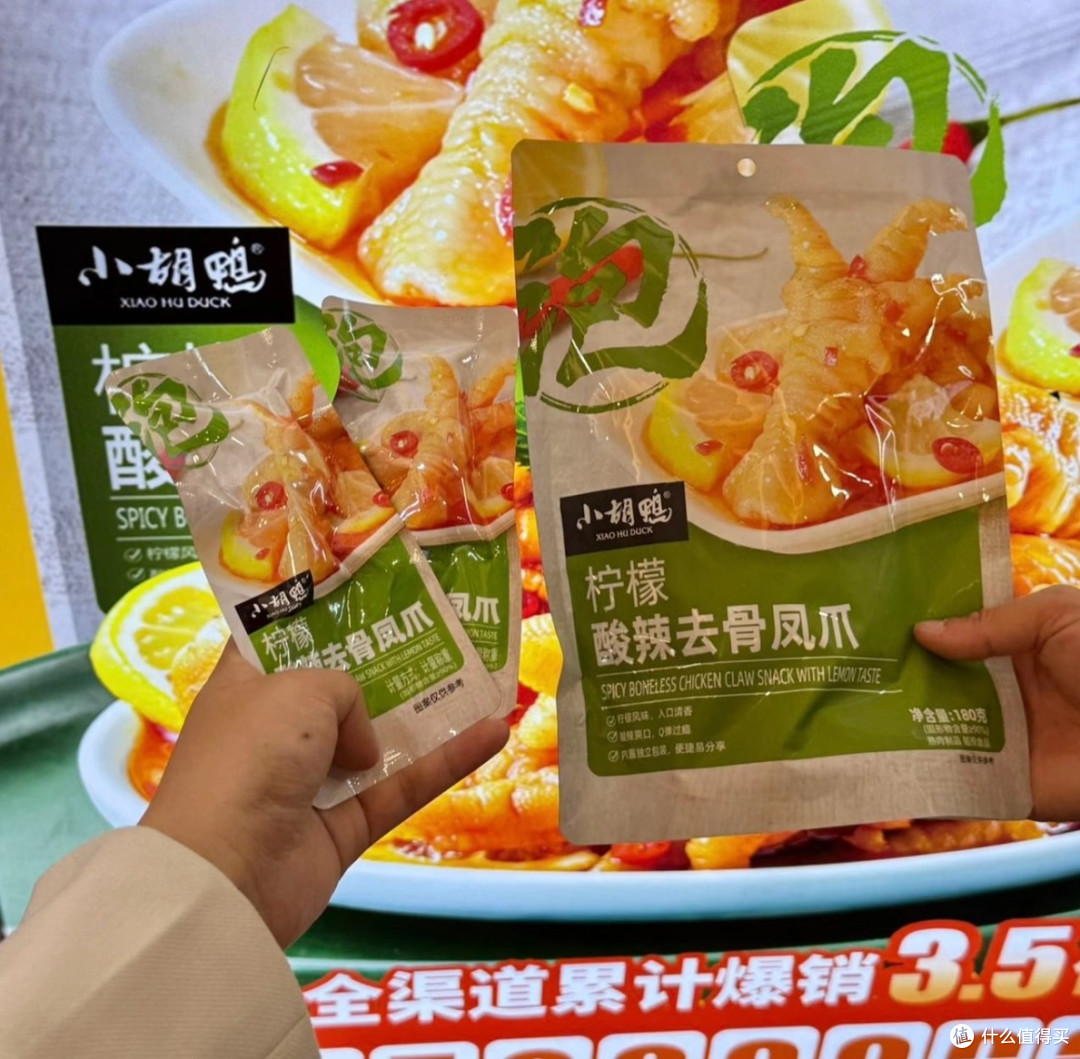 成都糖酒会探展:小胡鸭,零食界的宝藏品牌