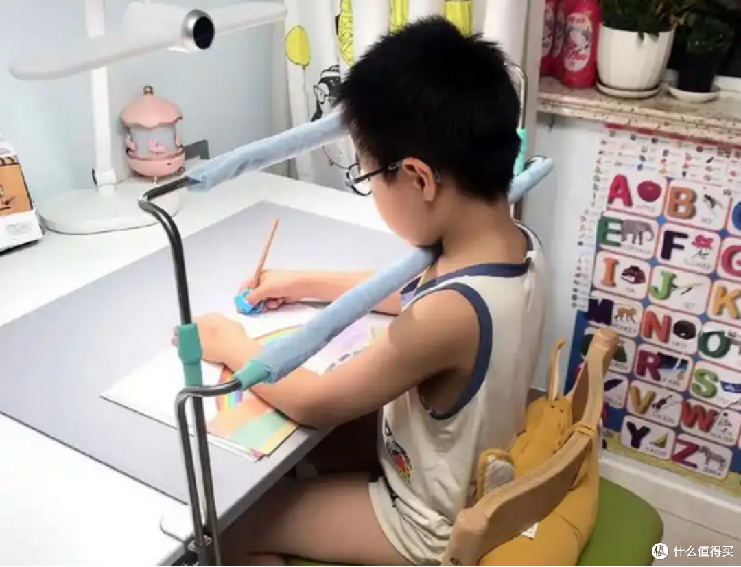 别再甩锅手机了!小学生近视不一定都是手机的锅!