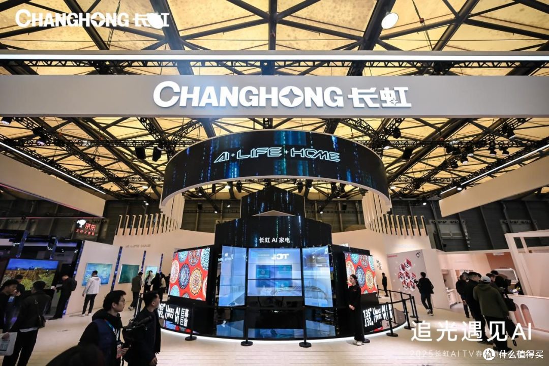 AWE2025:科技与情感交融,长虹追光Q10Air开启智能电视新篇章