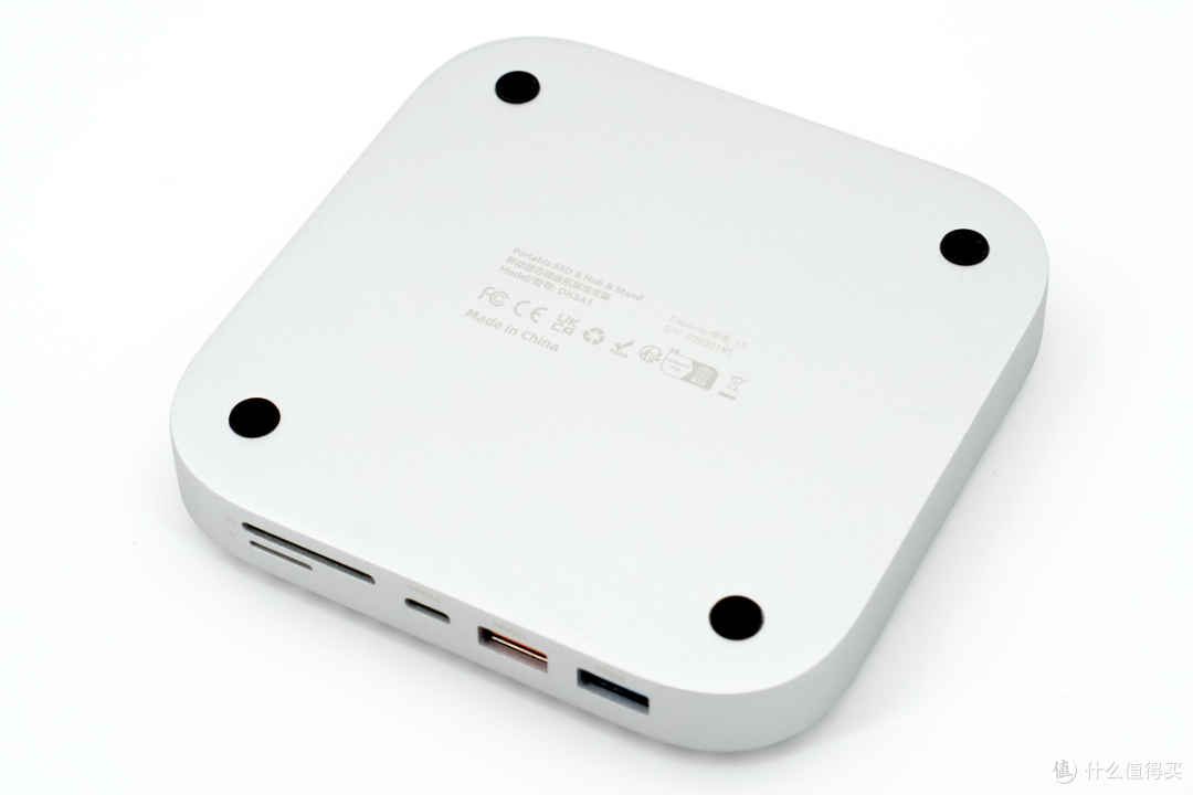 果系桌搭强迫症救星,"隐形"扩容Mac mini,移速扩展坞底座评测