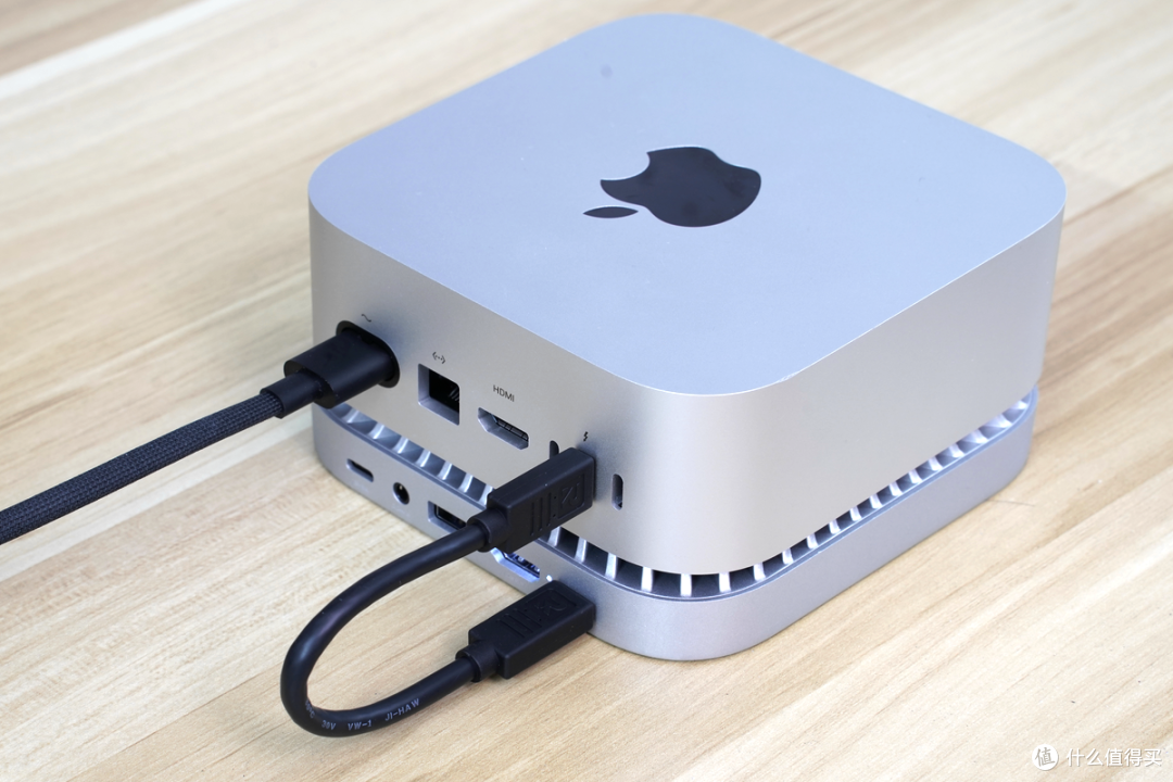 果系桌搭强迫症救星,"隐形"扩容Mac mini,移速扩展坞底座评测