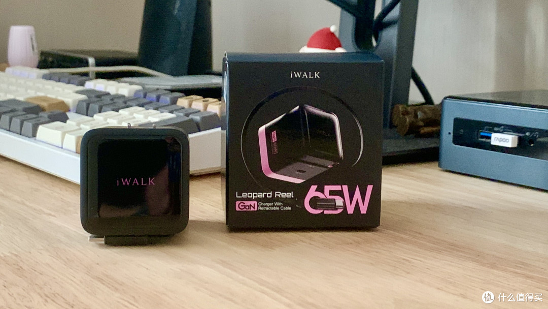 充电头还能这样玩?iWALK伸缩线设计:70cm线长+折叠脚,颠覆传统