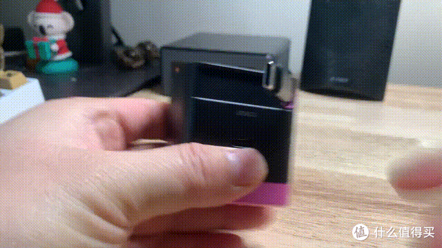 充电头还能这样玩?iWALK伸缩线设计:70cm线长+折叠脚,颠覆传统