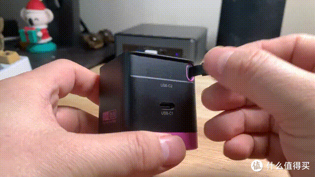 充电头还能这样玩?iWALK伸缩线设计:70cm线长+折叠脚,颠覆传统