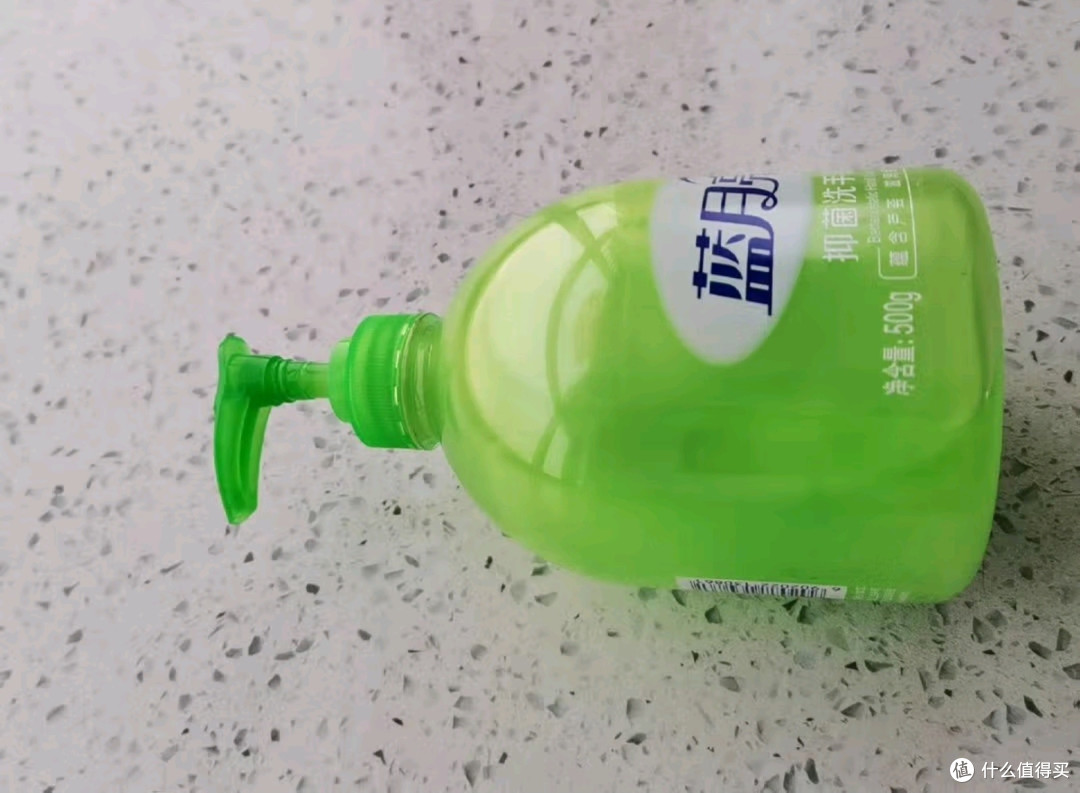 蓝月亮芦荟洗手液：泡沫丰富，滋润保湿，守护双手的每一寸肌肤