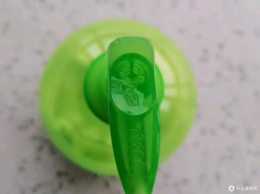 蓝月亮芦荟洗手液：泡沫丰富，滋润保湿，守护双手的每一寸肌肤