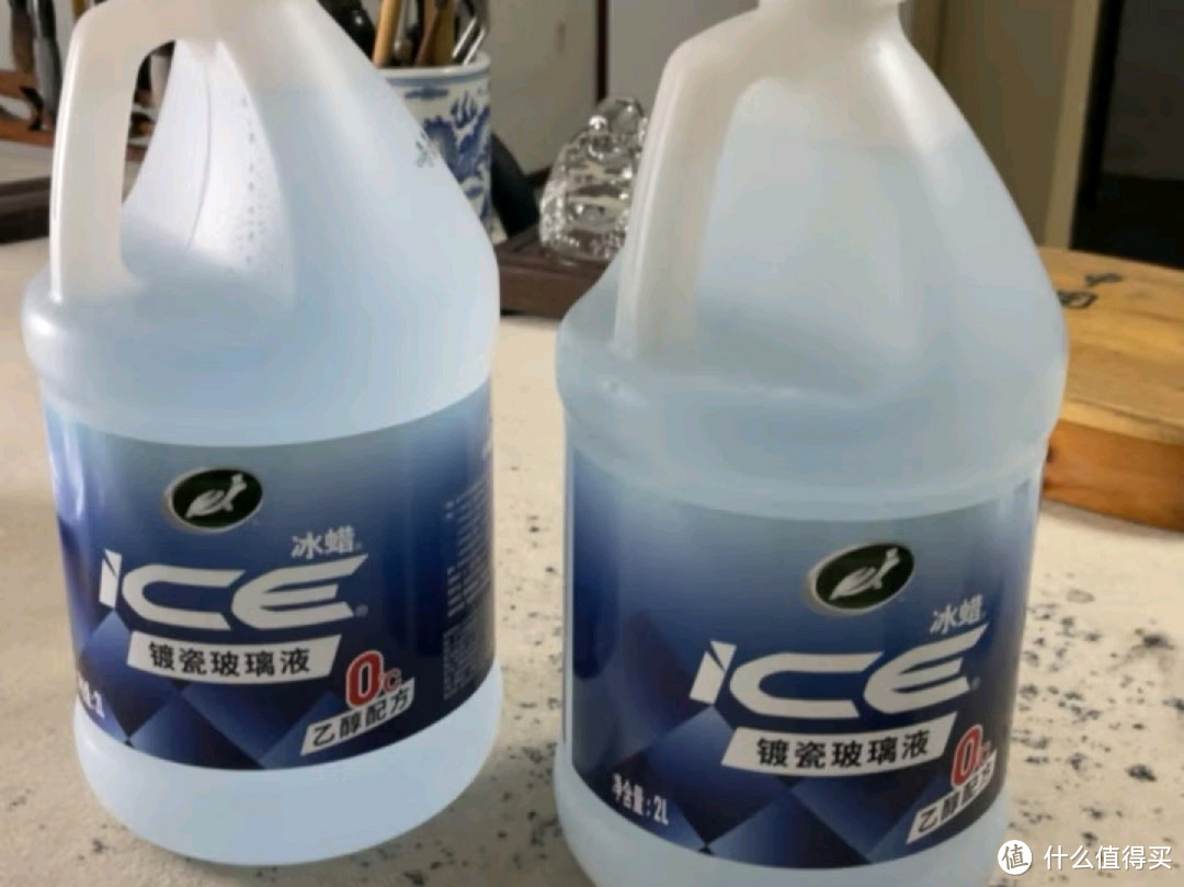 龟牌冰蜡玻璃水：乙醇配方0°去油膜，让视界更清晰