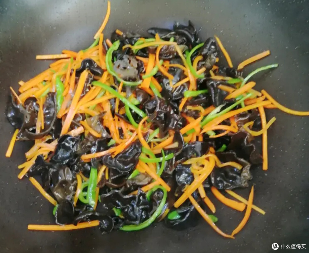 鱼香肉丝:餐桌上的味觉魔法