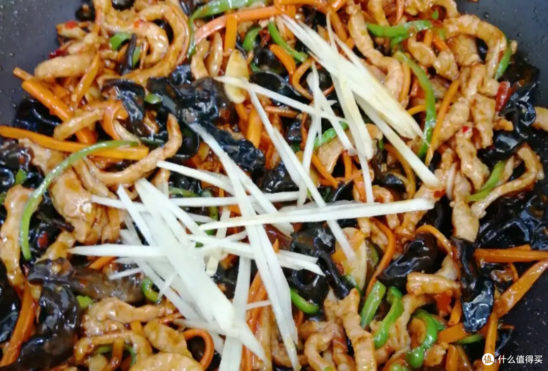 鱼香肉丝:餐桌上的味觉魔法