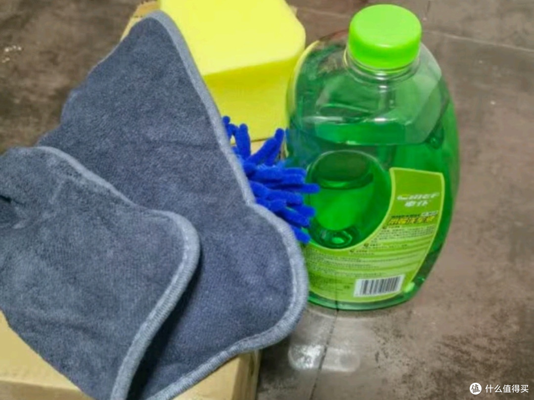 车仆苹果绿洗车液:高泡沫水蜡,实惠套装,为爱车焕发光彩