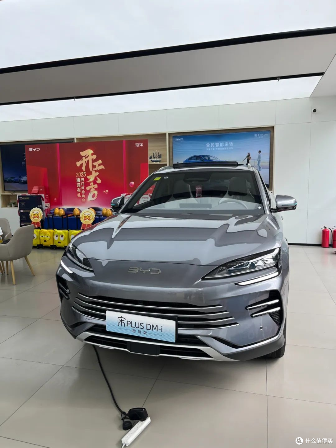白衣女神”到店看车，天神之眼真有吸引力