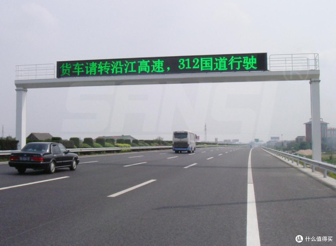 沪宁高速门架式情报板/上海三思