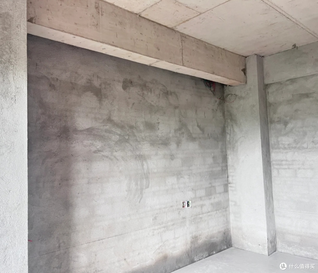 “床头四不靠,人好家也旺”,不管卧室多大,床头别靠4个地方