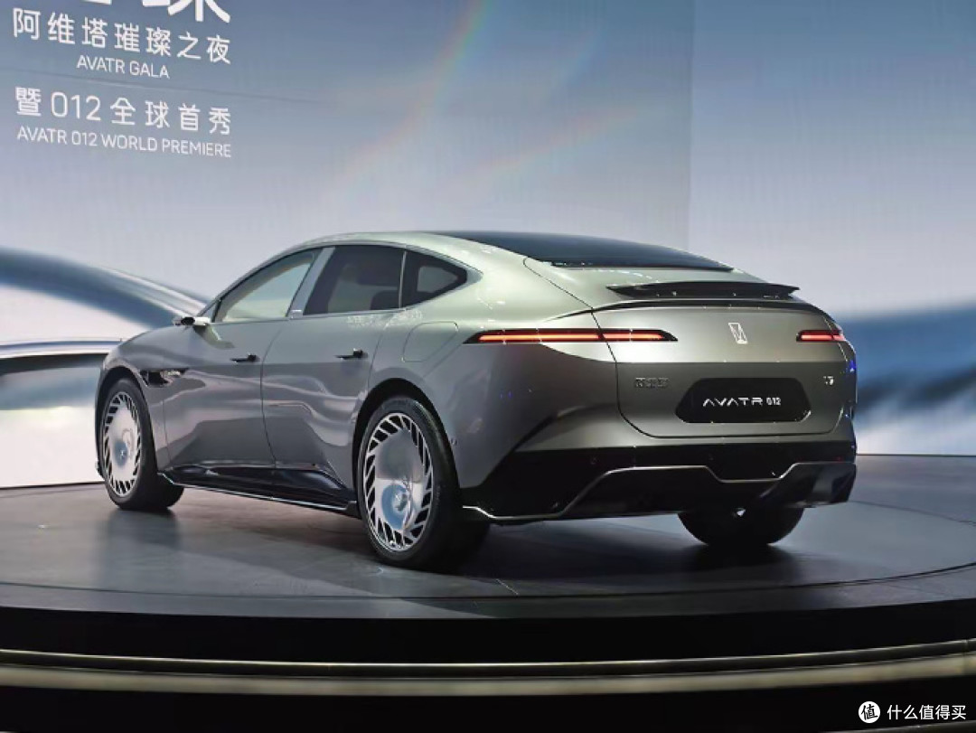 车界奢侈品?70万 限量700 台,高奢设计师联名打造,阿维塔012 上市