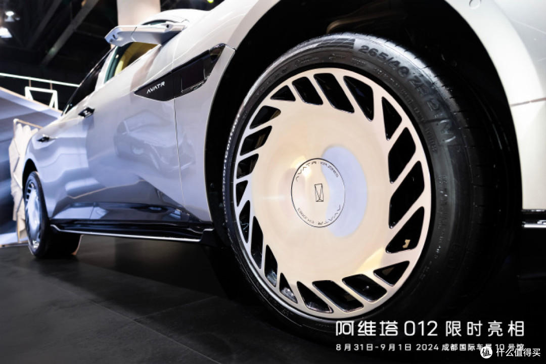 车界奢侈品?70万 限量700 台,高奢设计师联名打造,阿维塔012 上市