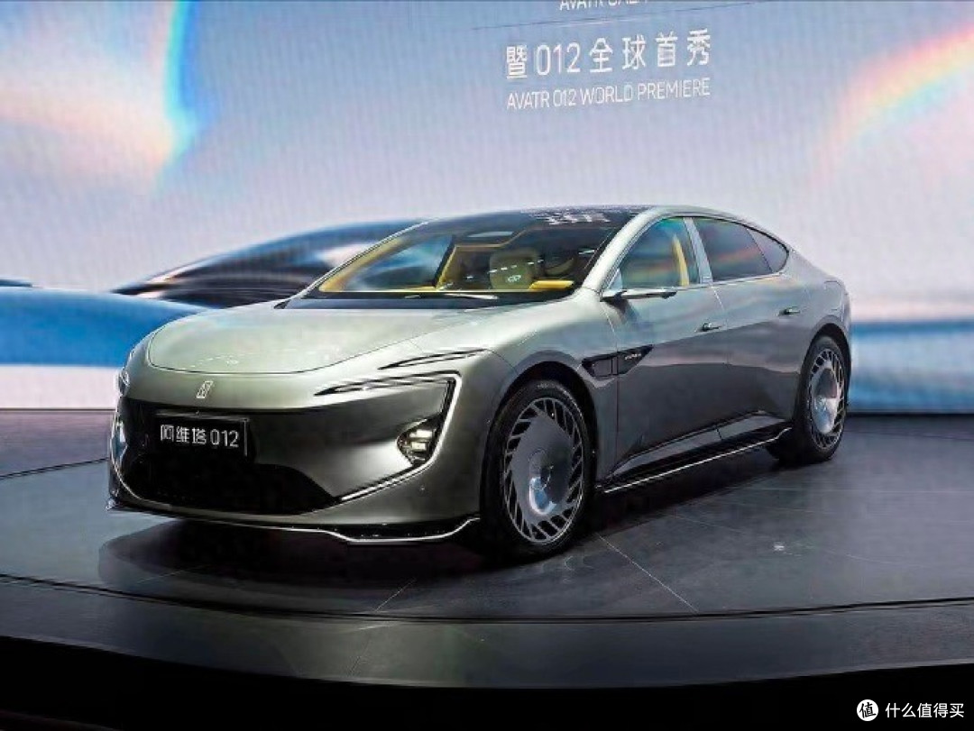 车界奢侈品?70万 限量700 台,高奢设计师联名打造,阿维塔012 上市