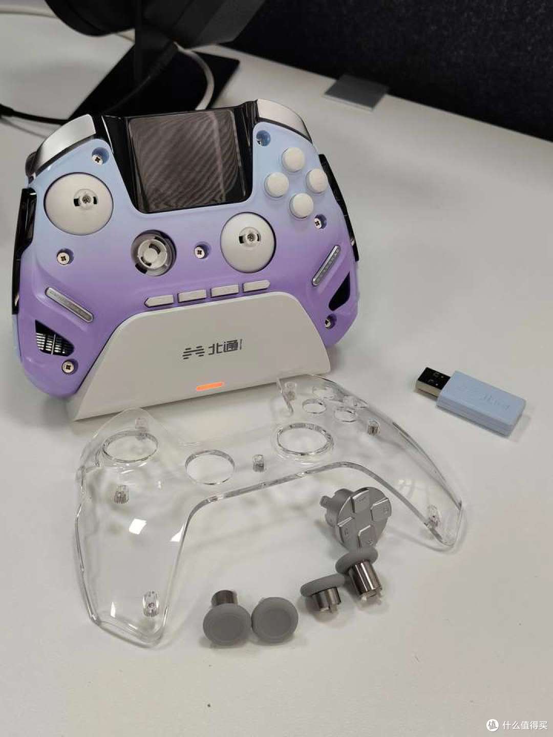 北通鲲鹏50第二代手柄：智控大屏 ×AI 震动，国产手柄新标杆