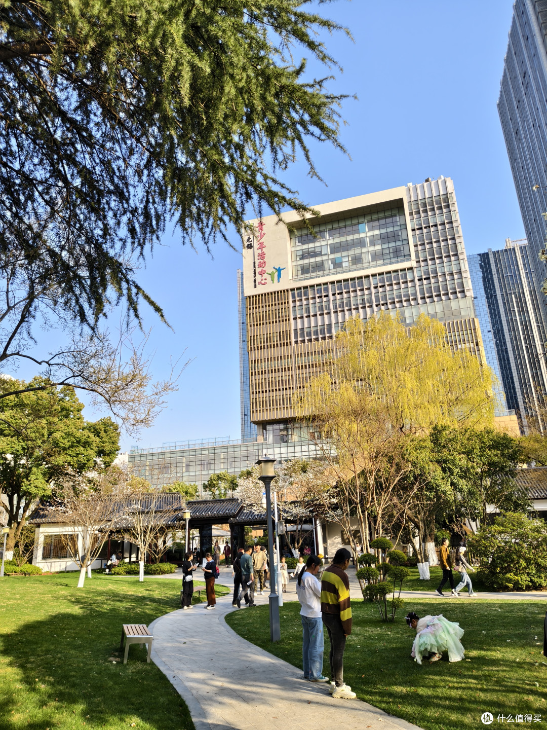 三千块你能买到的最均衡的好手机。