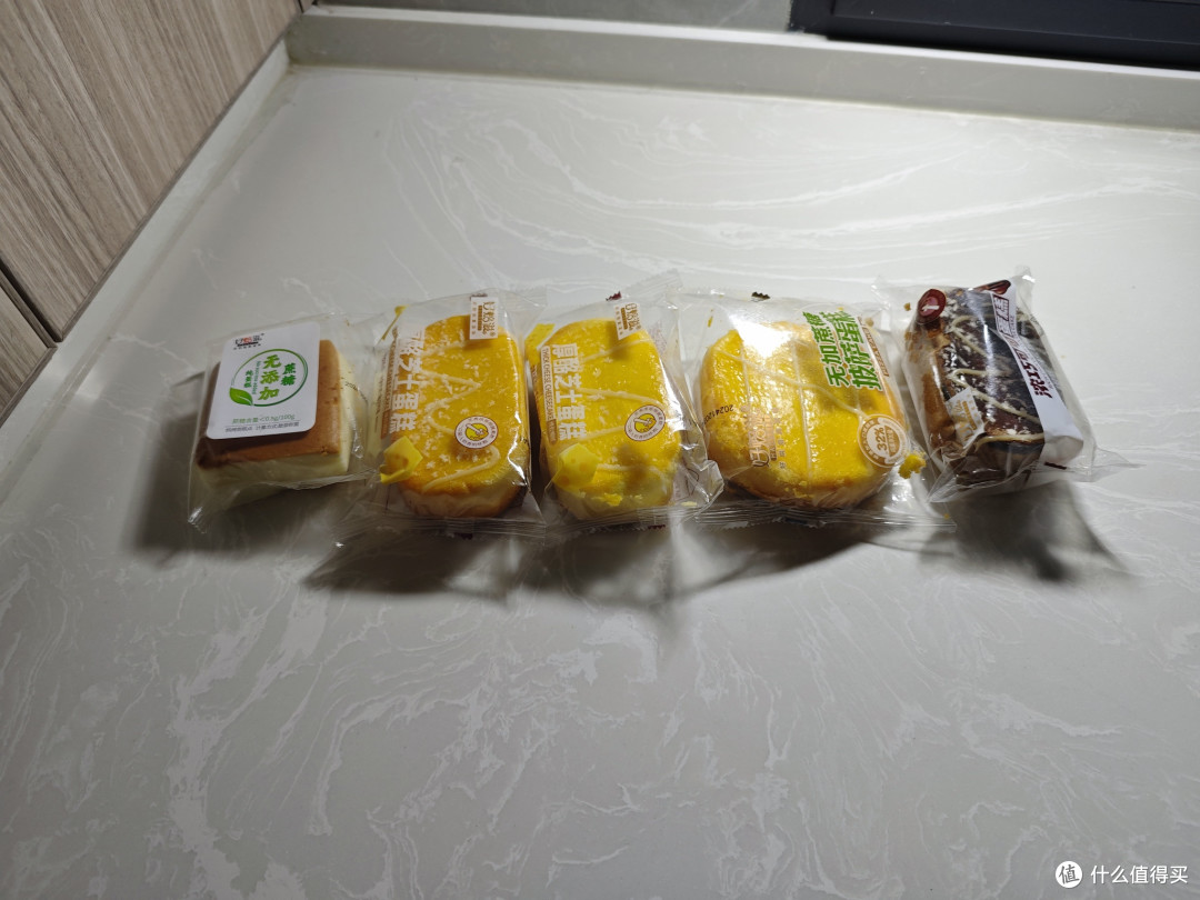 5元一斤的好焙滋蛋糕,虽然临期,但是也很划算了。