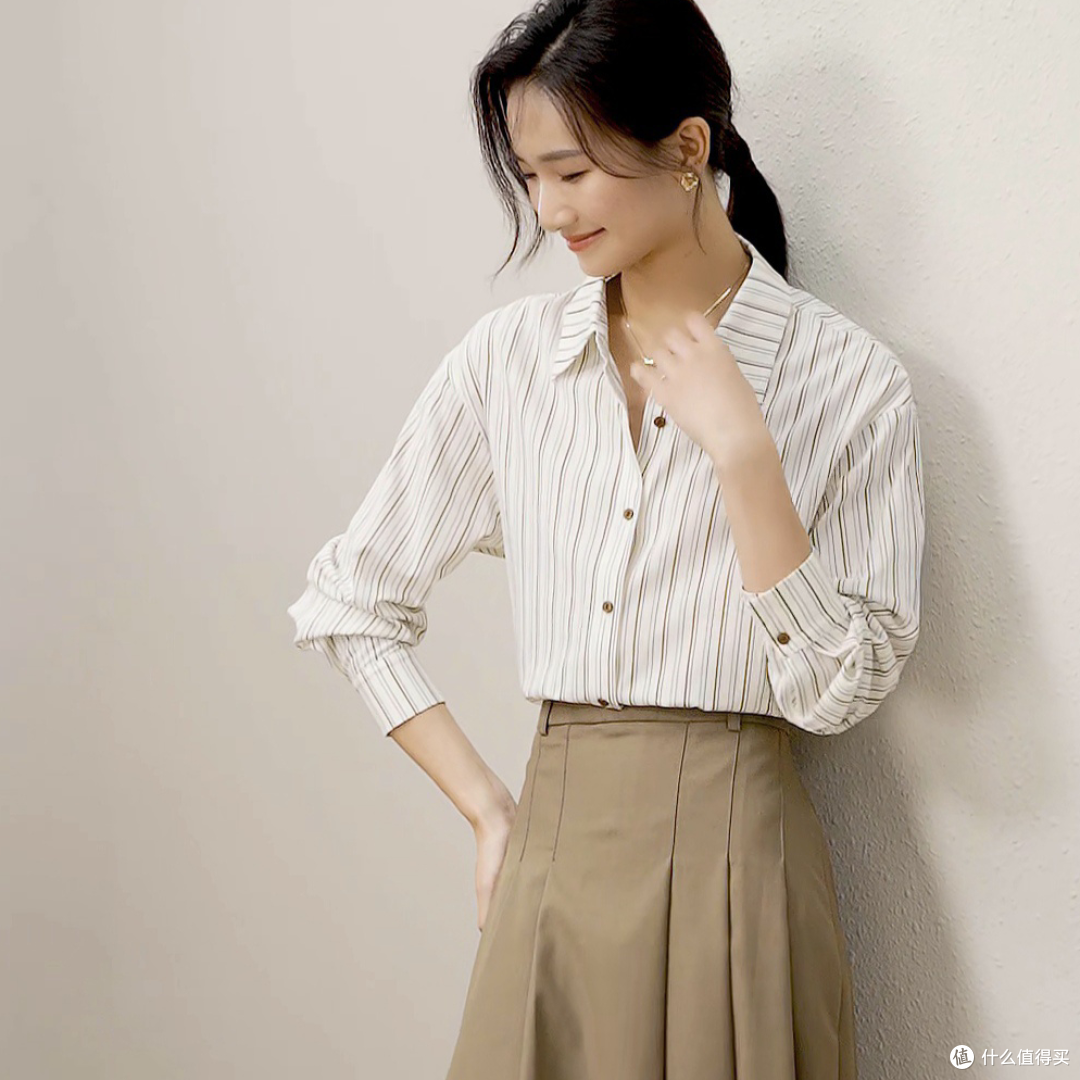 尚都比拉秋季休闲通勤衬衫:杏咖交织的百搭之选!