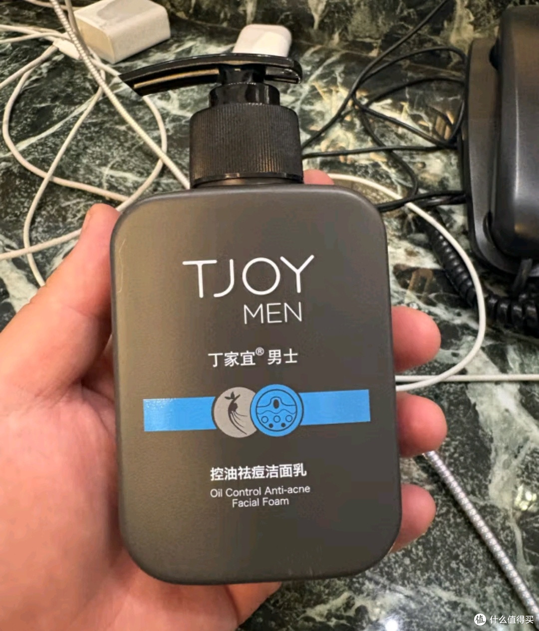 丁家宜男士洗面奶控油效果非常好,适合皮肤油腻男士。