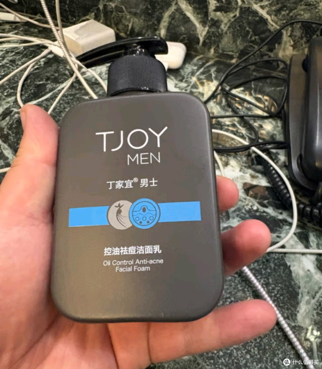 丁家宜男士洗面奶控油效果非常好,适合皮肤油腻男士。