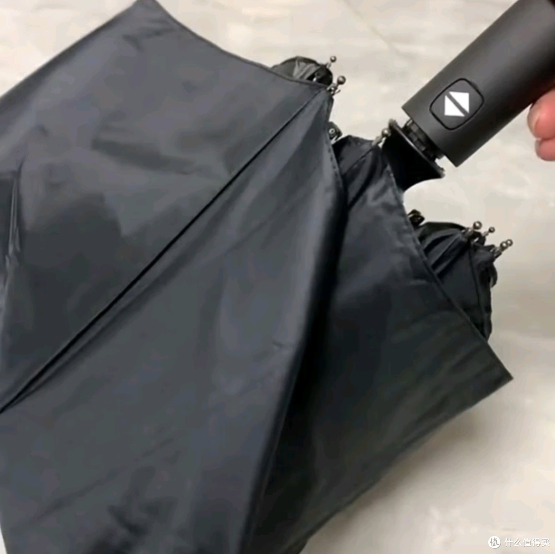 京东京造黑武士Pro雨伞：晴雨两用的时尚之选