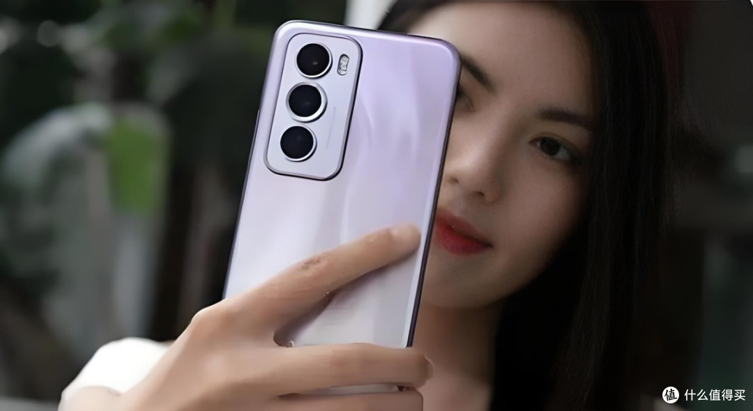 OPPO加速清仓了,从2999元跌至1699元,三主摄+5000mAh+120Hz