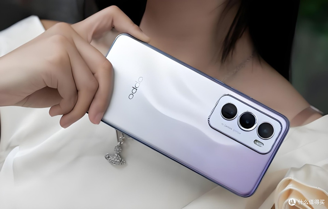 OPPO加速清仓了,从2999元跌至1699元,三主摄+5000mAh+120Hz