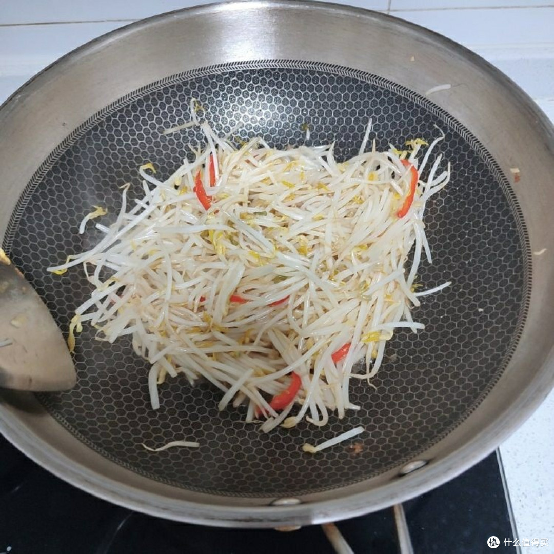 春天必吃这口鲜，手把手教你炒绿豆芽，3分钟搞定比肉还香！