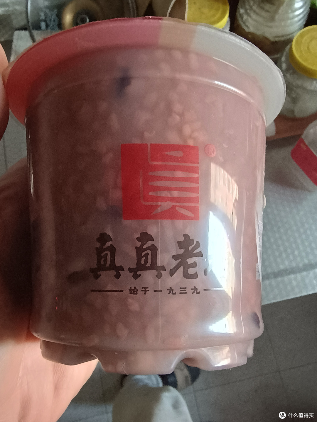 5毛一盒的八宝粥，平时我都是10盒20盒买，碰到有百合绿豆汤我就成箱买，买回来自己倒模具做绿豆棒冰也划算的，一罐正好做4根，成本1毛2分5