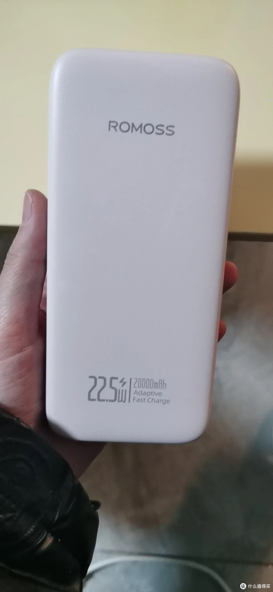 我的2025通勤搭子:罗马仕自带线充电宝