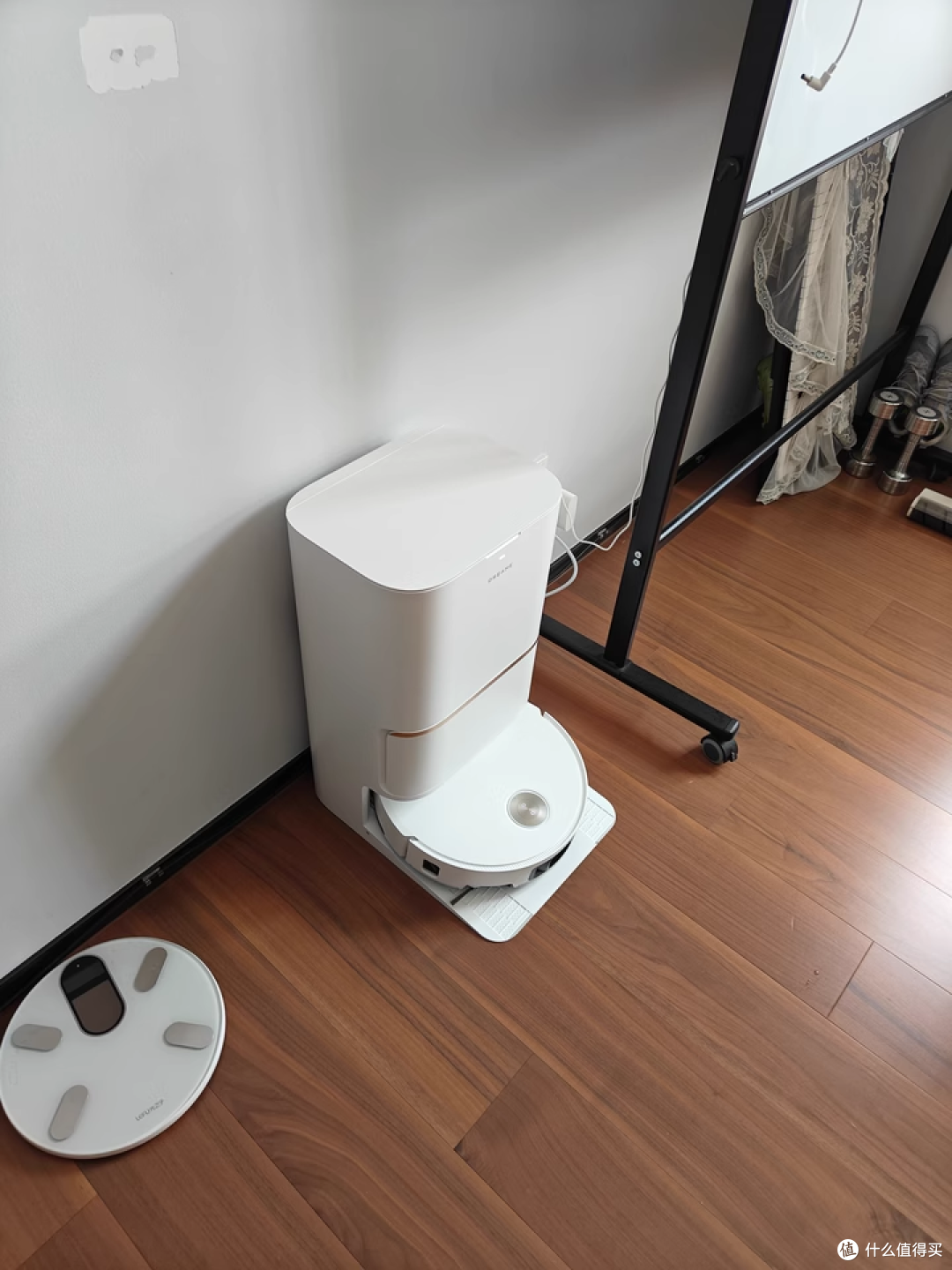 追觅 S50Pro 双机械臂扫地机器人：AI 重构居家清洁美学