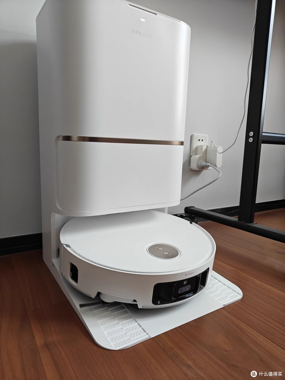 追觅 S50Pro 双机械臂扫地机器人：AI 重构居家清洁美学