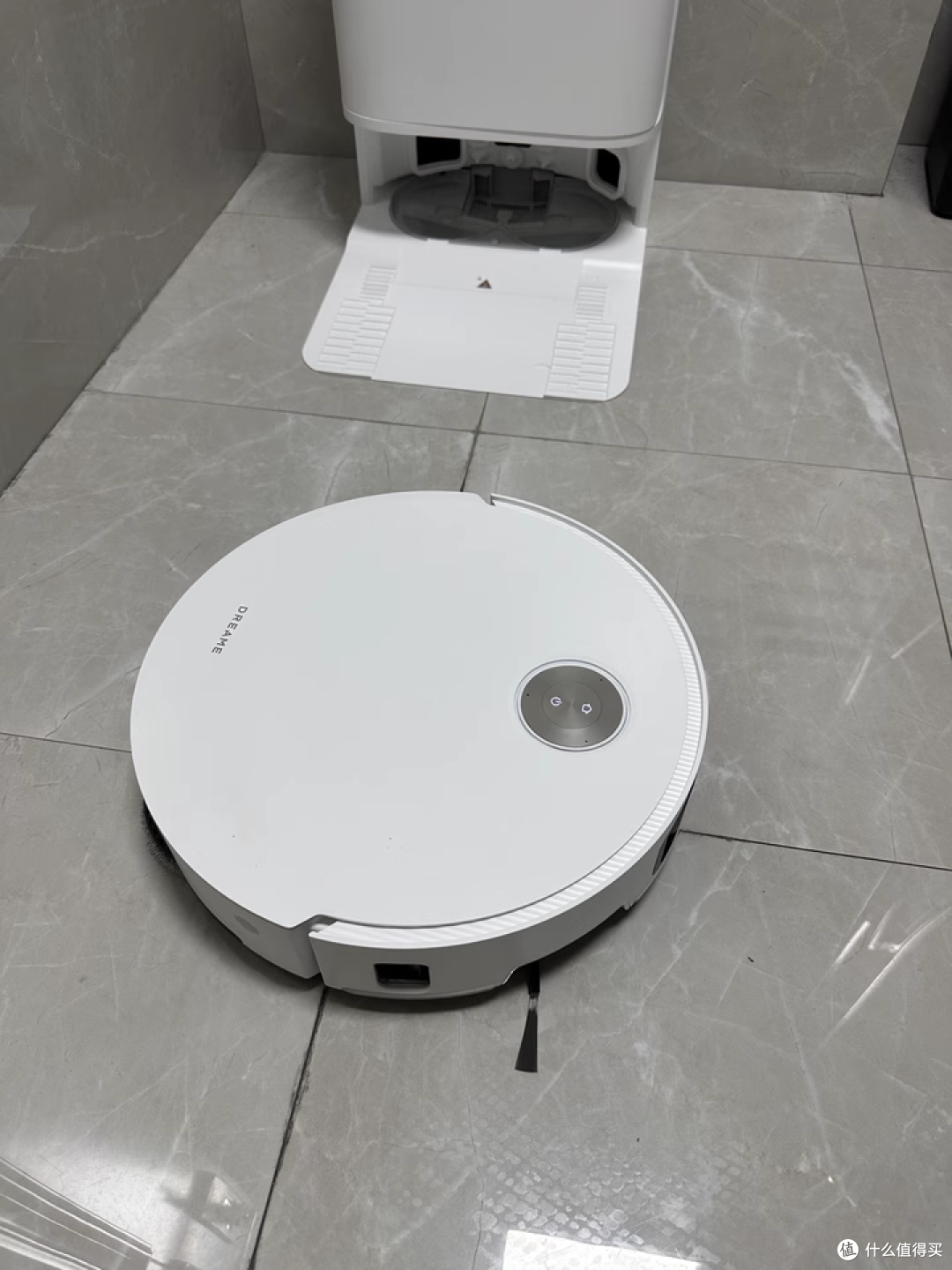 追觅 S50Pro 双机械臂扫地机器人：AI 重构居家清洁美学