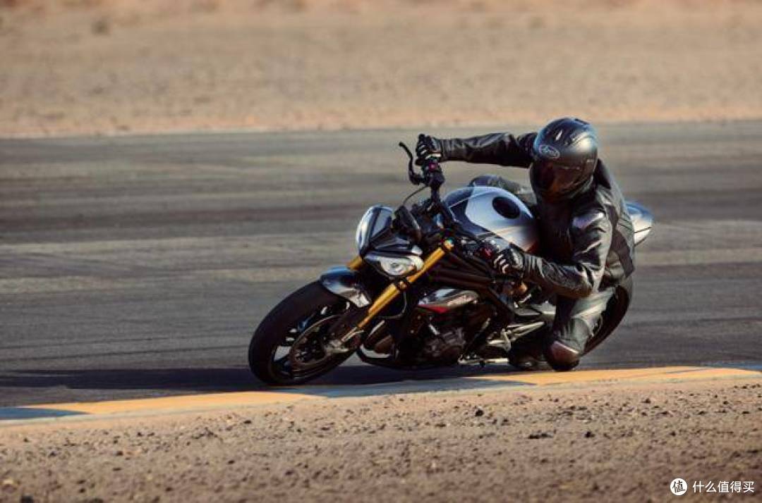 凯旋Speed Triple 1200 RS高性能街车